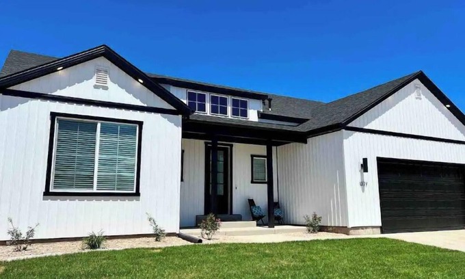 Cedar City House | Immaculate huge home with a private pickleball court close to national parks
