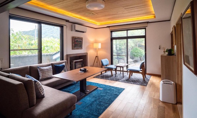 Towada House | Immaculate Private Family Cottage with Hot Spring