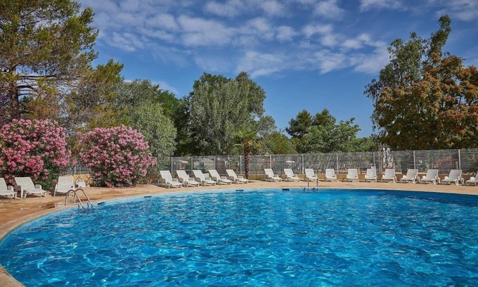 La Roque-d'Antheron House | In a 4-star campsite, 2 swimming pools, lake with tobogan, laundry, petanque, tennis