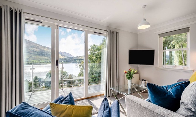 Lochearnhead Cottage | In a peaceful location, this cottage is bright and modern with stunning views over Loch Earn.