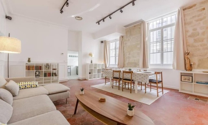 Quartier Saint-Ambroise Apartment | In a remarkable 17th cent building,less than 2 minute walk from Place des Vosges