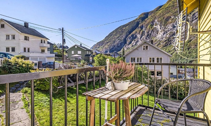 Ardalstangen Apartment | In Årdalstangen welcomes you this modern apartment with fjord view.