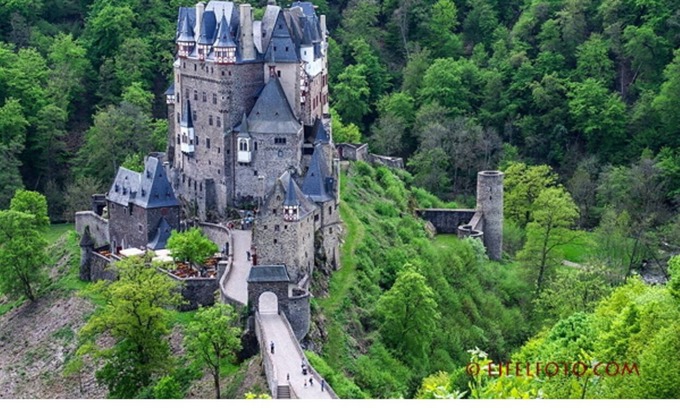 Schleiden Apartment | In Scheurener Berg, with a view over the Schleiden valley.