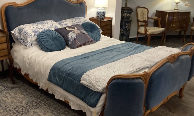 Bellac House | In the ancient town with bars and Cafe’s a short walk away-best of both worlds!