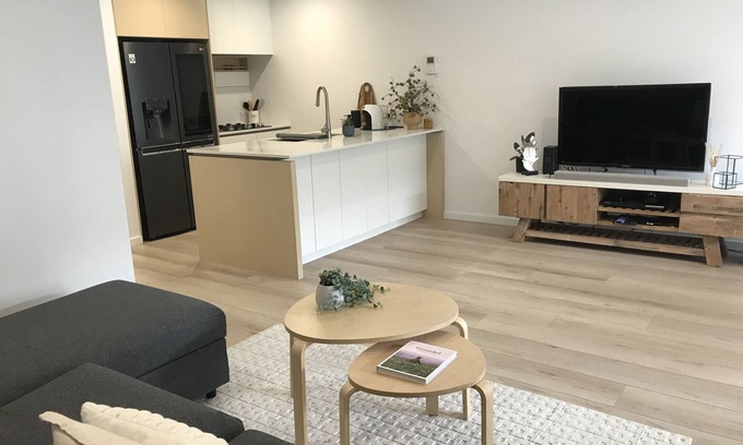 Port Melbourne Apartment | In the Heart of Port Melbourne