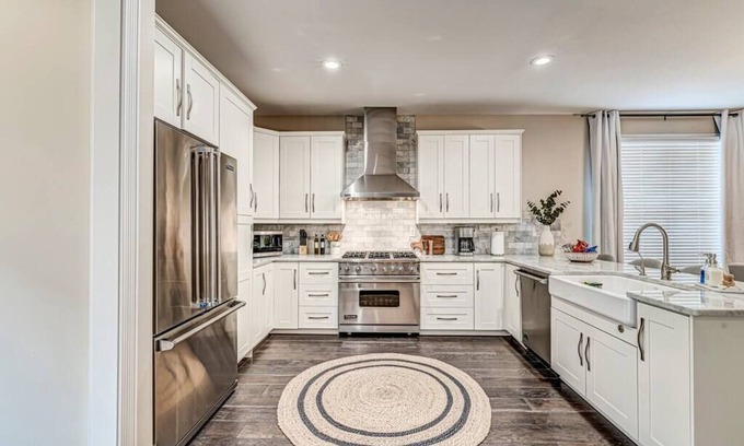 Lockerbie Square House | In the Heart of Downtown Indy - Sleeps 14!