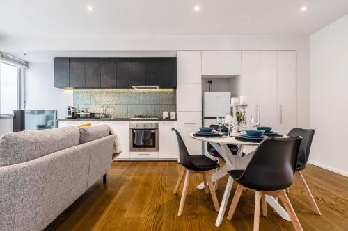 Richmond Apartment | In the heart of Richmond - 1693