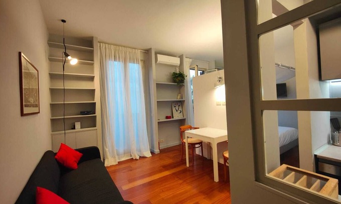 Rione IV Campo Marzio Apartment | In the heart of Rome, very bright studio apartment in Piazza del Popolon