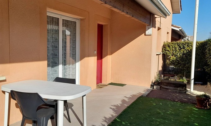 Etauliers Condo | In the heart of the Blayais region, quiet, spacious apartment 800 m from town center.