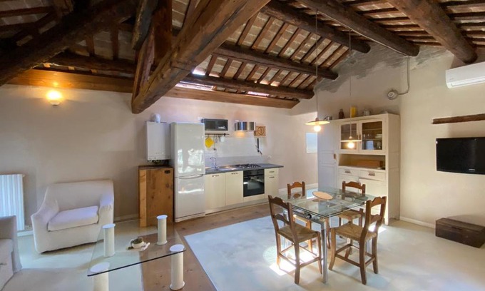 Ferrara Historic Centre Apartment | InCastrum - la soffitta in centro