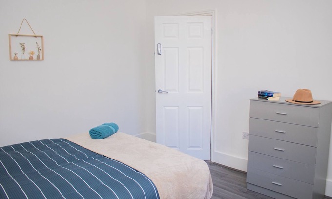 Anfield Apartment | Incredible 4BR House in LFC