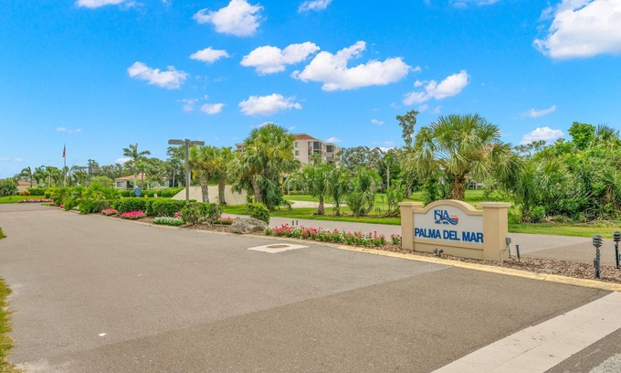 Palma del Mar Condo | Incredible 6th floor penthouse condo with souther water views of Tampa Bay!