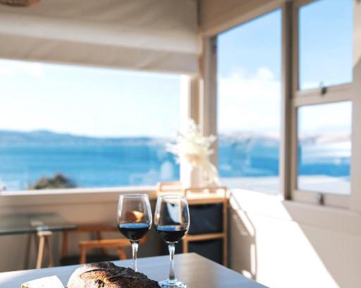 Sandy Bay Villa | Incredible Waterview - 4 Bedroom Hobart Waterside Cottage