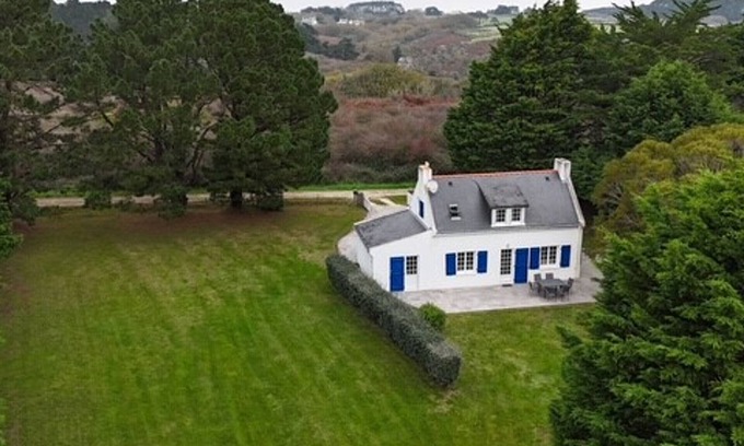 Locmaria House | Independent house with garden near the beach