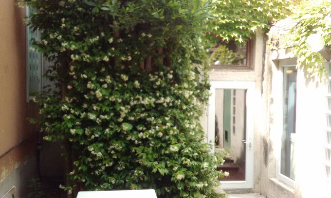 Les Angles House | Independent room with its private bathroom, in a garden near Avignon