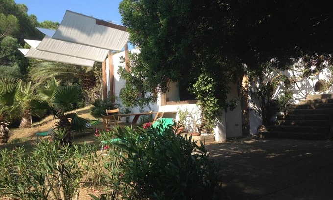 Capo D'arco House | Independent studio in villa with garden.