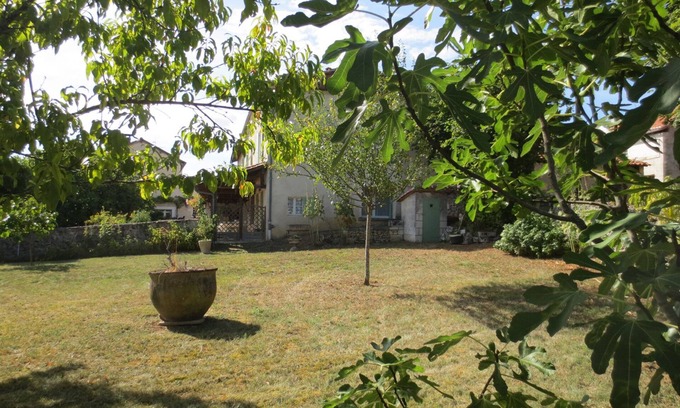 Cercles House | Individual countryside house in a small village