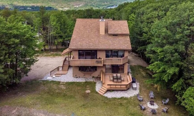 Madison Villa | Indoor Pool and Sauna, Dog and Family Friendly