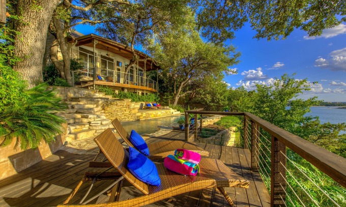 Volente House | Indulge in Luxury: Sweeping Lake Travis Views, Deep Water, Mesmerizing Sunsets!