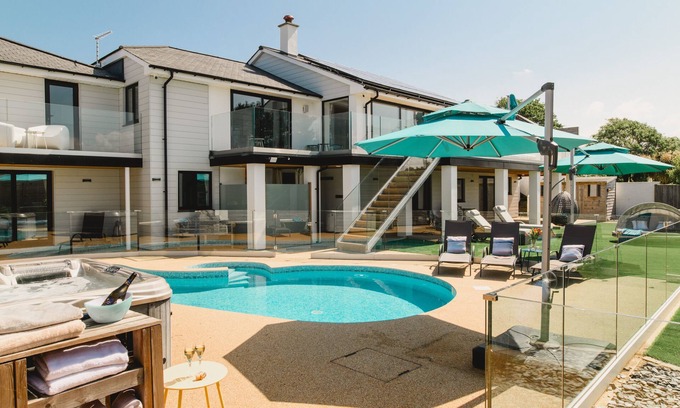 Newquay House | Indulge in ultimate coastal luxury at Heron House
