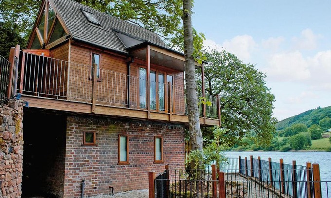 Horton House | Inglenook Boathouse
