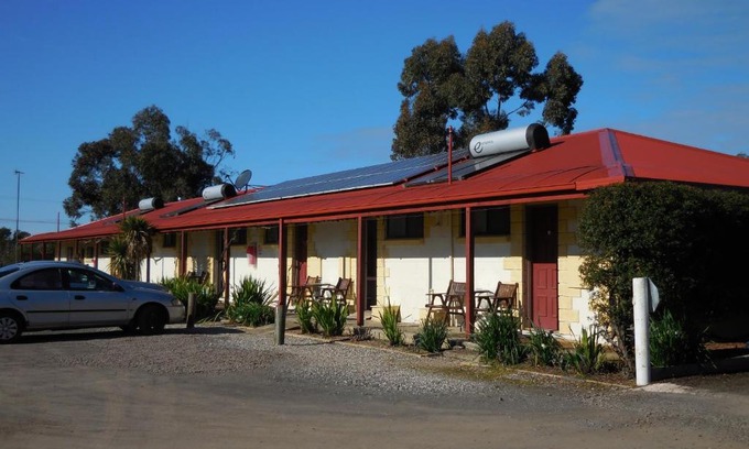 Inglewood Hotel | Inglewood Motel and Caravan Park Victoria