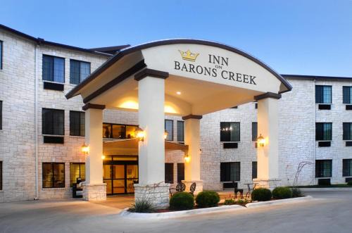 Fredericksburg Hotel | Inn on Barons Creek