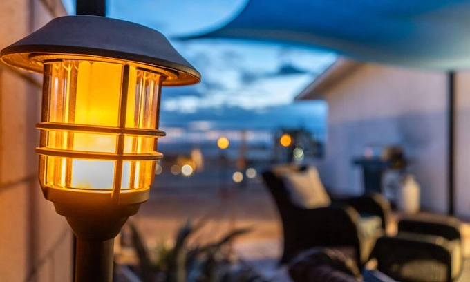 Lake Havasu City House | Intimate retreat for two with star gazing from the spa.