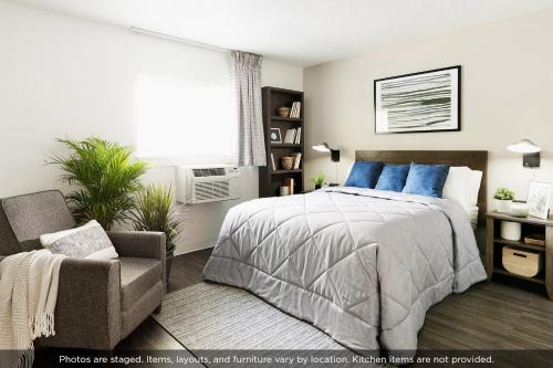 Hazelwood Hotel | InTown Suites Extended Stay St. Louis MO - Hazelwood