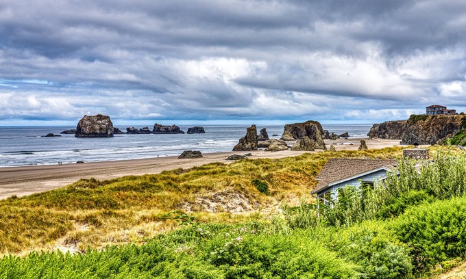 Bandon Apartment | Inviting dog-friendly studio with unobstructed ocean views