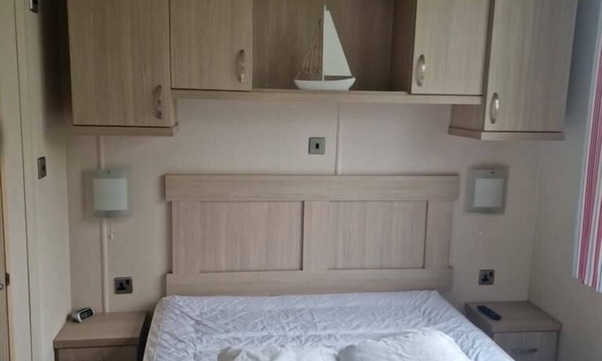 St Leonards-On-Sea Cabin | Inviting 2-Bed Caravan on Combe Haven Holiday Park