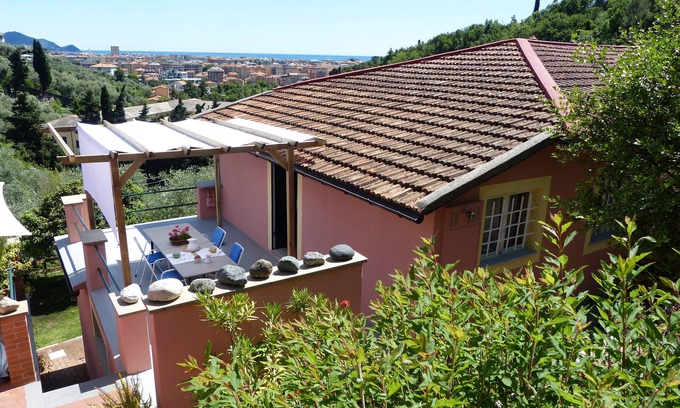 Chiavari Apartment | is a small apartment recently restored. Ideal for a couple.