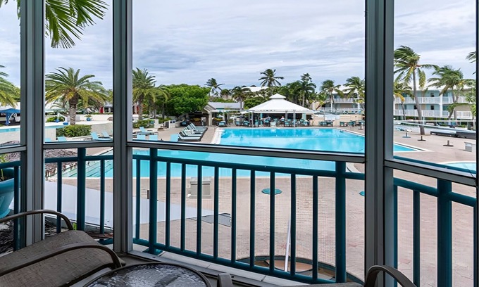 Captiva Hotel | Island Getaway! Pool View Unit | Balcony | Ideal for Families! Free Parking