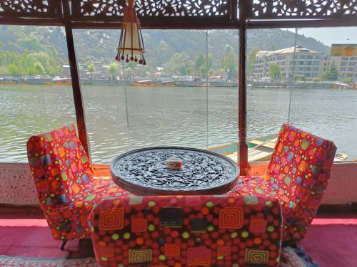 Dal Lake House | Island homestay in dal lake