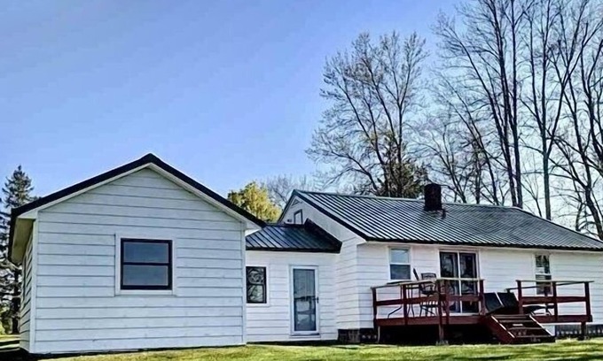 Sturgeon Lake House | Island Lake Retreat | Cabin on the Lake