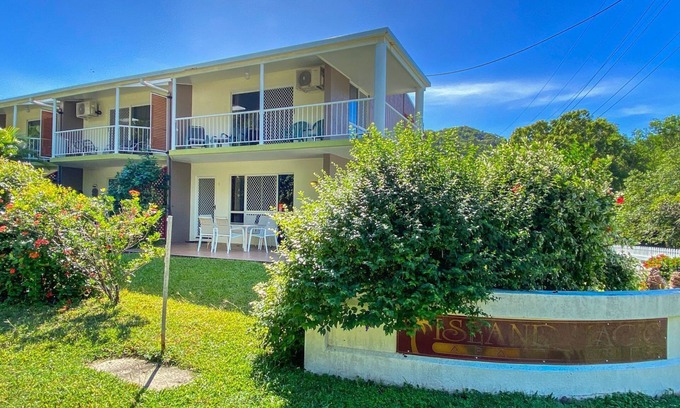Arcadia House | Island Magic Townhouse 1 - Stylish, affordable and well-equipped, in prime Alma Bay location