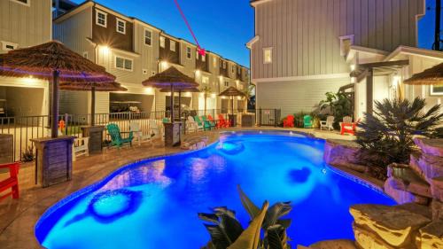 Port Aransas Apartment | Island Paradise by AvantStay Pool Island Views