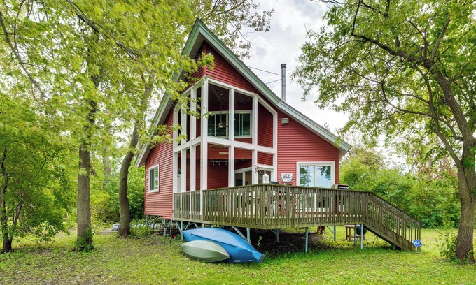 Fox Lake Cabin | Island Retreat on Pistakee Lake: Deck & Gas Grill!