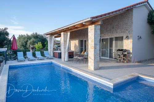 Jakisnica Villa | Island Villa Adriana with heated pool and sauna