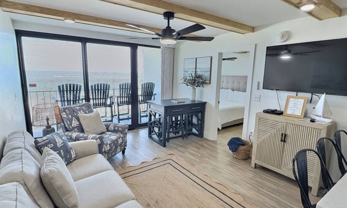Gulf Shores Condo | Island Winds East 507 - Immaculately Remodeled Coastal Getaway