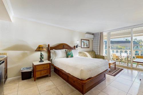 Wailua Hotel | Islander on the Beach 340