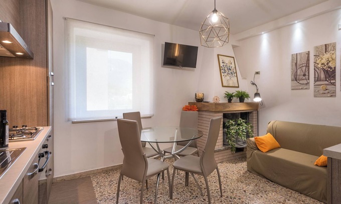 Isola del Gran Sasso dʼItalia Bed & Breakfast | Cozy grandparents' house with panorama ready to dive into the trails.