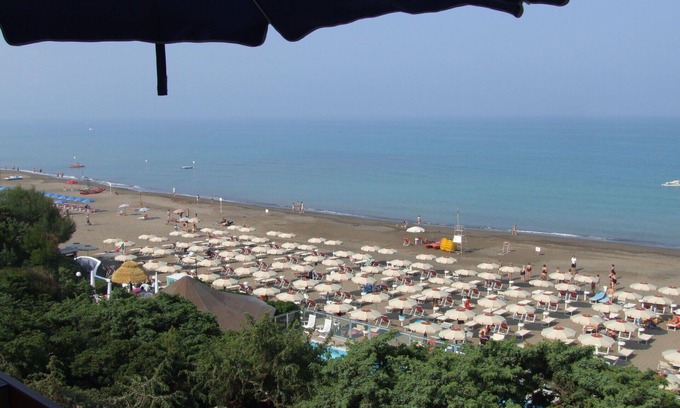 Marina di Castagneto Carducci Apartment | Cosy apartment for 2 guests with WIFI, A/C, TV, balcony, panoramic view and parking