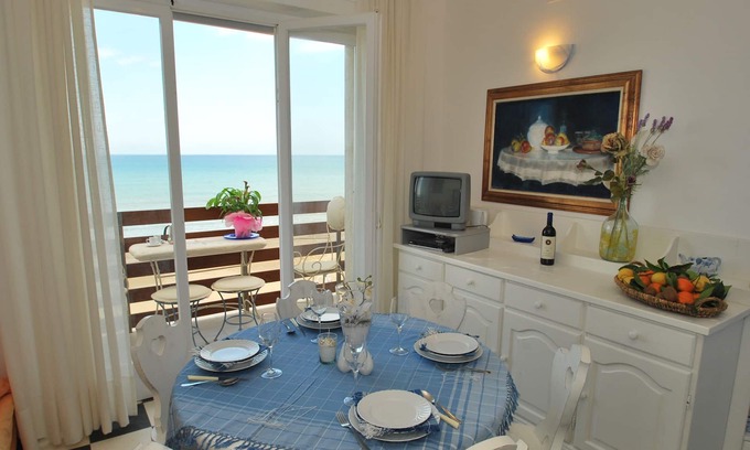 Marina di Castagneto Carducci Apartment | Flat by the sea with stunning views from the 2 terraces, in Marina di Castagneto