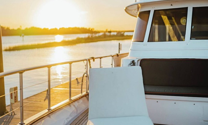 Bald Head Island Boat Rental | It's always smooth sailing on the Sea-Suite!