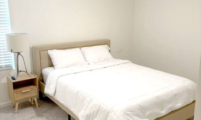 Weston House | Ivana Lodge 2-BedRoom 1-BathRoom Retreat