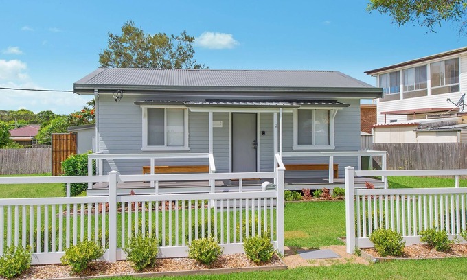 North Haven House | Ivy's Beach House - close to beach, wifi available