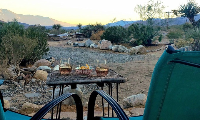 Morongo Valley House | J&B Desert Hideaway Gateway to the Desert; Stunning Views Hot Tub Outdoor Shower