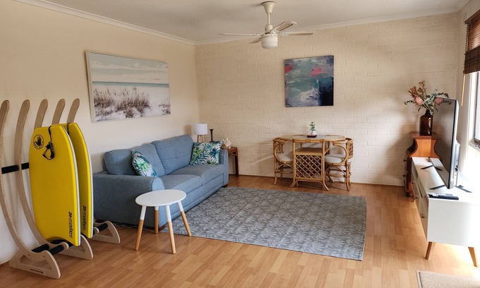 Ocean Grove Villa | Jac's Pad - King Size Bed - 450m to beach