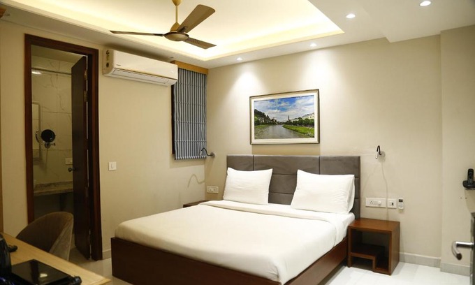 Dwarka Hotel | JAIMINIS LANDMARK